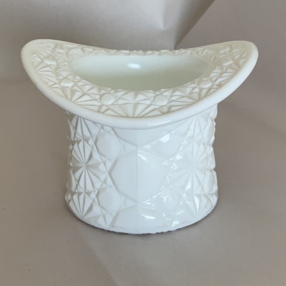 MILK Glass Top Hat, Vintage - Picture 3 of 6